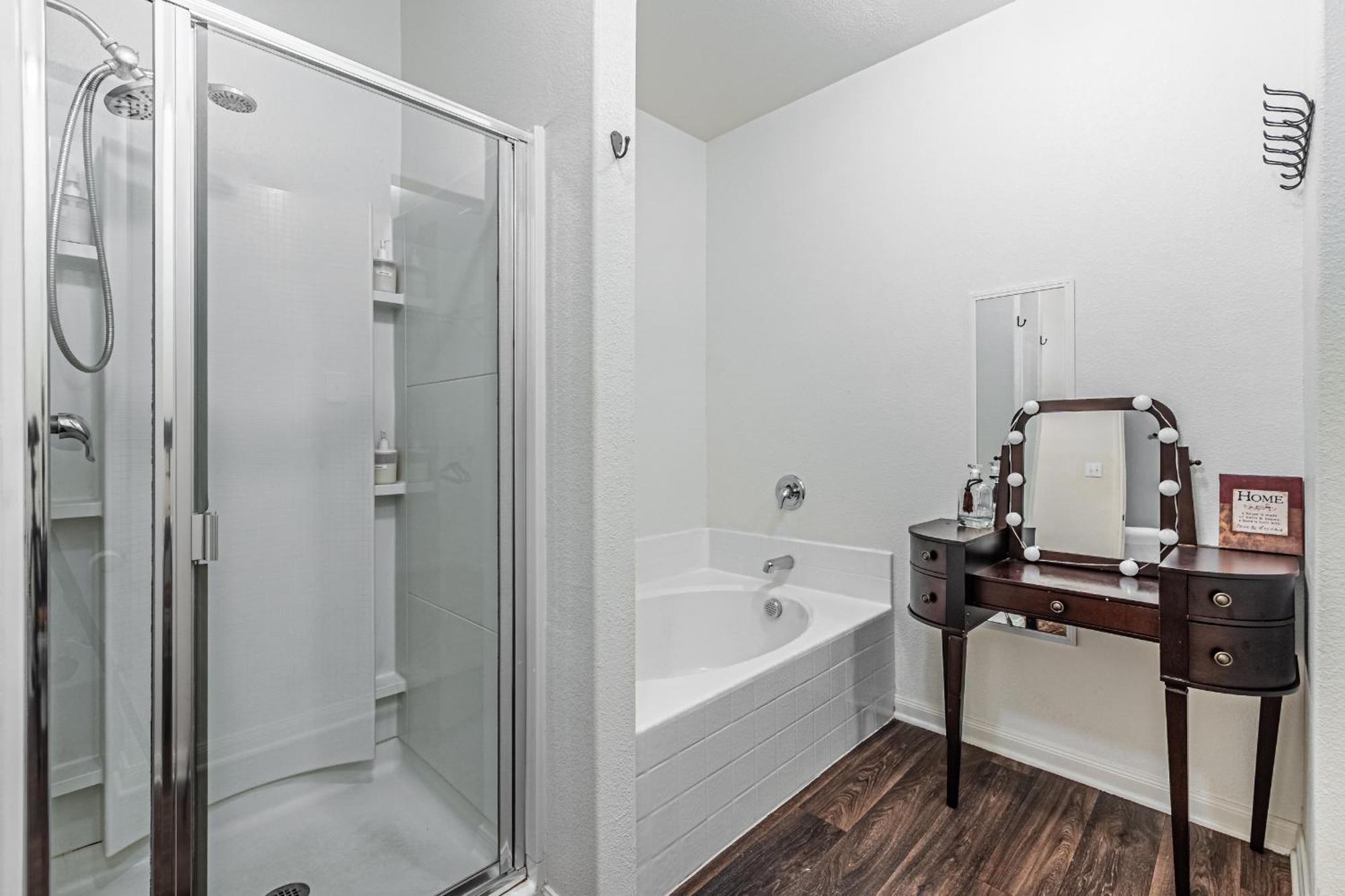 Luxury 5Br Dallas Retreat With Business Amenities - Perfect For Business Travelers, Families & Groups Exterior photo